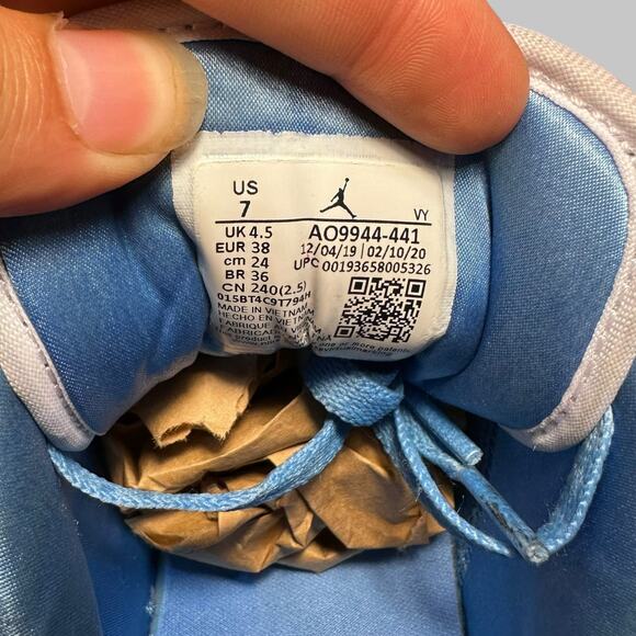 Air Jordan 1 Low UNC Blue & White Sneakers - Women’s Size 7 - Picture 5 of 6